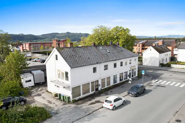 Kjøpmannsgata 2 - Midt i sentrum - Forretningslokaler i 1 etasje - Bolig i 2. etasje - Utviklingseiendom — bilde 2