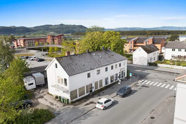 Kjøpmannsgata 2 - Midt i sentrum - Forretningslokaler i 1 etasje - Bolig i 2. etasje - Utviklingseiendom — bilde 3