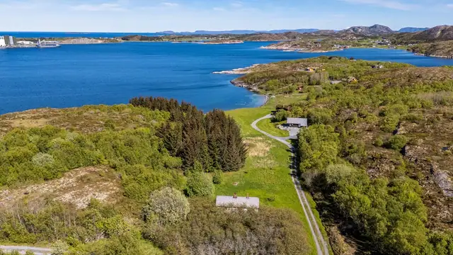 Large property right by the sea with plenty of potential. House ready for demolition. A real chance to create something special! — image 3