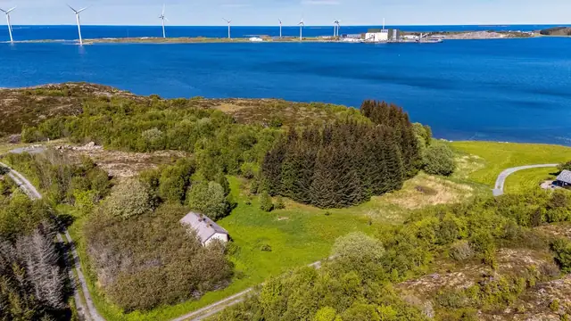 Large property right by the sea with plenty of potential. House ready for demolition. A real chance to create something special! — image 10