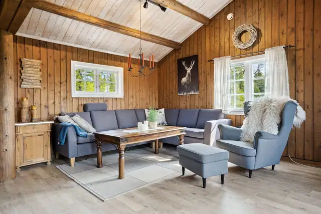 God plass til sofakrok på stua.