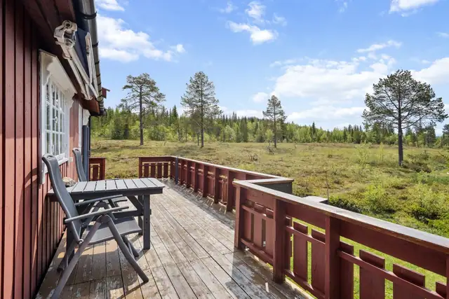 Gode sol- og utsiktsforhold på terrassen.