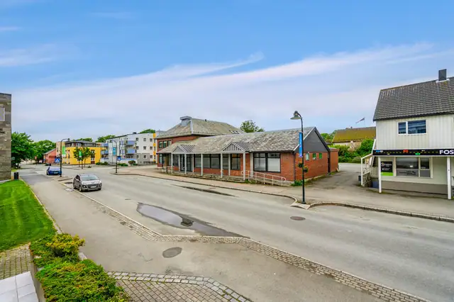 Stort kontorbygg midt i Brekstad sentrum - God profilering - Mye potensiale! — bilde 3