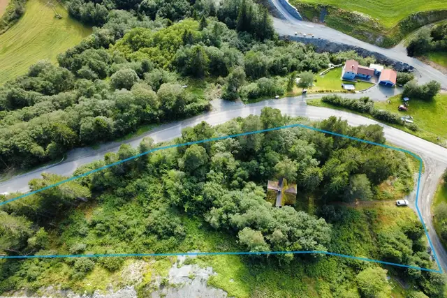 Eiendommen ligger ca 5 min kjøring fra Heimdal sentrum