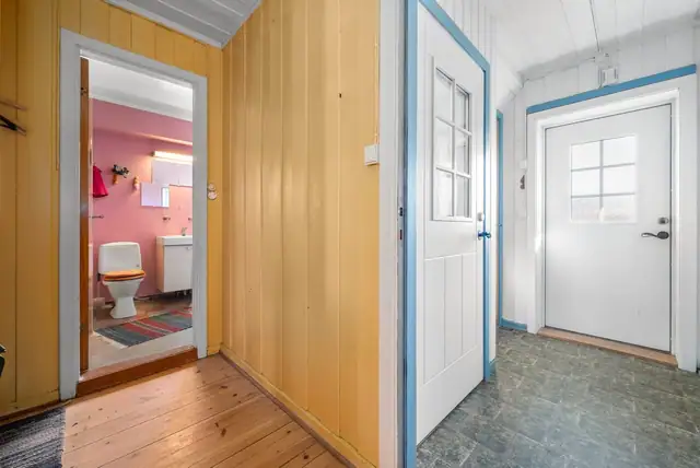 Innholdsrik enebolig med svært sentral beliggenhet. 5 soverom, 2 bad, 2 kjøkken, 3 stuer og massevis av lagringsplass. — bilde 6