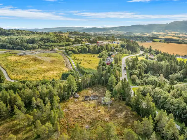 Kort vei inn til Heimdal sentrum. 4 minutters kjøring til nærmeste dagligvarebutikk.