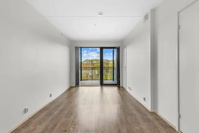 Stue/kjøkken er på 22 kvm. Fra stuen har du direkte adkomst til boligens balkong.
