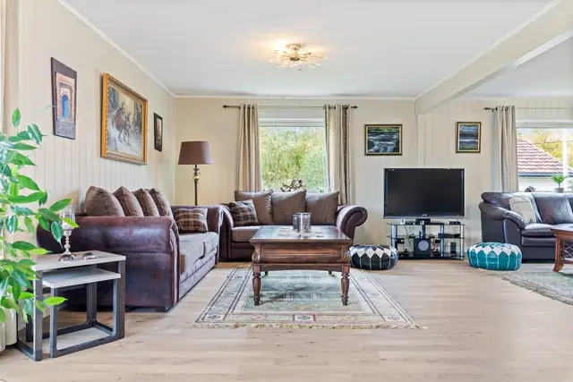 Smart, very versatile detached house | Double garage | 3 bathrooms | Substantially upgraded after 2009 | Short walk to nursery — image 6