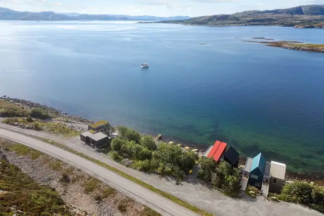 Her sikrer du deg herlig panoramautsikt over sjøen samt fantastiske solforhold!