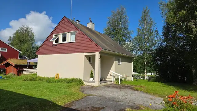 Innholdsrik enebolig med sentral og attraktiv beliggenhet. Stor tomt. — bilde 11