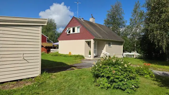Innholdsrik enebolig med sentral og attraktiv beliggenhet. Stor tomt. — bilde 10