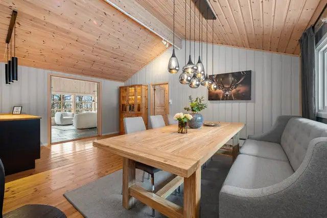Romslig hytte med flotte utsikts- & solforhold. Kort avstand til Glåmos og Røros. Ring hytta varm. — bilde 1