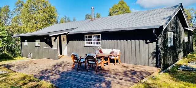 Romslig hytte med flotte utsikts- & solforhold. Kort avstand til Glåmos og Røros. Ring hytta varm. — bilde 2