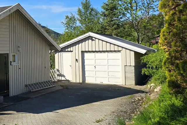 28 kvm garasje med støpt betongdekke og innlagt strøm