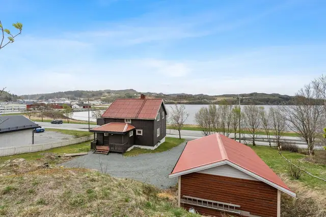 Flott usikt utover fjorden