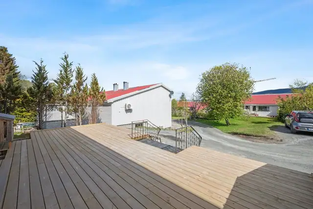 Lys og fint rekkehus beliggende i familievennlig boligområde - 3 soverom og 2 stuer! Gode solforhold og garasjeplass — bilde 4