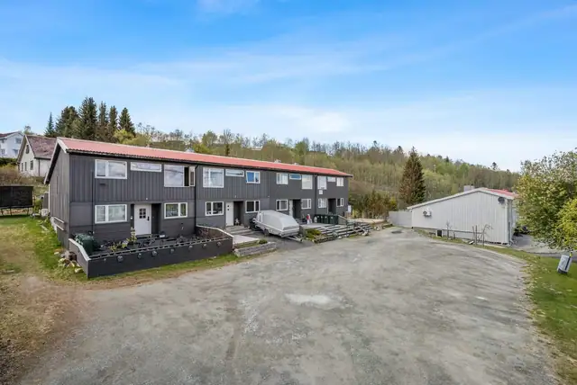 Lys og fint rekkehus beliggende i familievennlig boligområde - 3 soverom og 2 stuer! Gode solforhold og garasjeplass — bilde 5