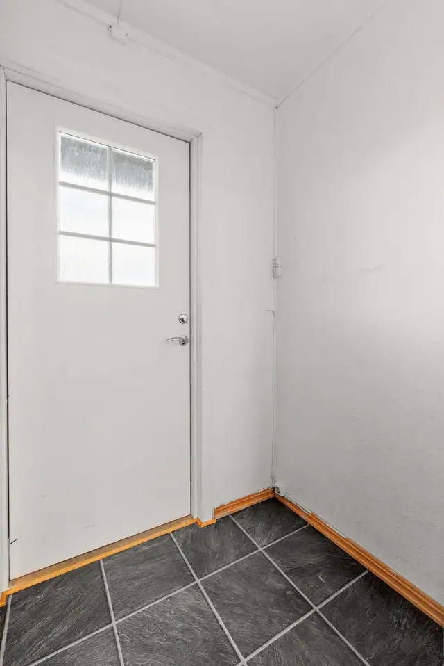 Lys og fint rekkehus beliggende i familievennlig boligområde - 3 soverom og 2 stuer! Gode solforhold og garasjeplass — bilde 10