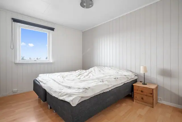 Innholdsrik familiebolig med hybel og kort vei til Sentrum. Fantastiske sol- og utsiktsforhold. — bilde 10