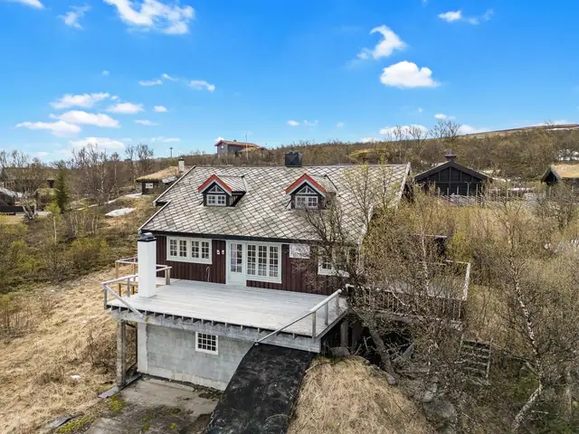 Hytte på over 350 kvm på 1,5 mål stor tomt i øvre del av Hummerfjell - 5 soverom og gode sol- og utsiktsforhold. — bilde 4