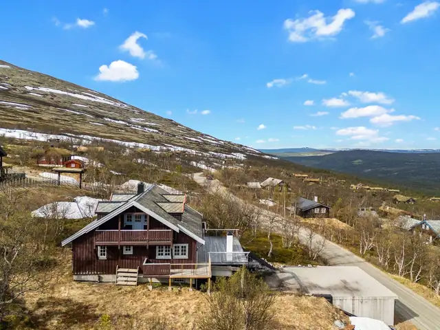 Hytte på over 350 kvm på 1,5 mål stor tomt i øvre del av Hummerfjell - 5 soverom og gode sol- og utsiktsforhold. — bilde 8