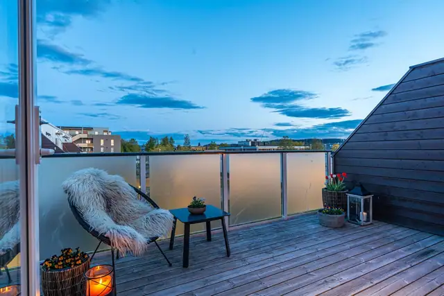 Balkongen er oppmålt til 10,9 kvm.