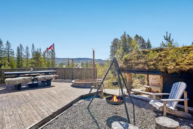 Flott terrasse med gode solforhold og flott utsikt.