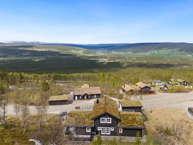 Eksklusiv familiehytte med alle fasiliteter i vakre og naturskjønne omgivelser. Fantastiske utsikts- & solforhold. — bilde 5