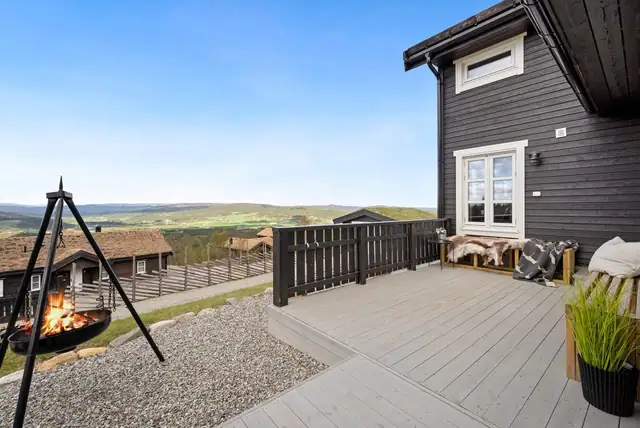 Eksklusiv familiehytte med alle fasiliteter i vakre og naturskjønne omgivelser. Fantastiske utsikts- & solforhold. — bilde 7