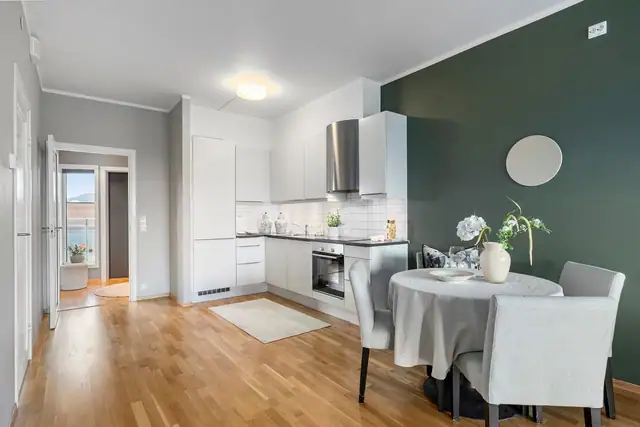 Ved kjøkken sonen har man god plass for et spisebord.