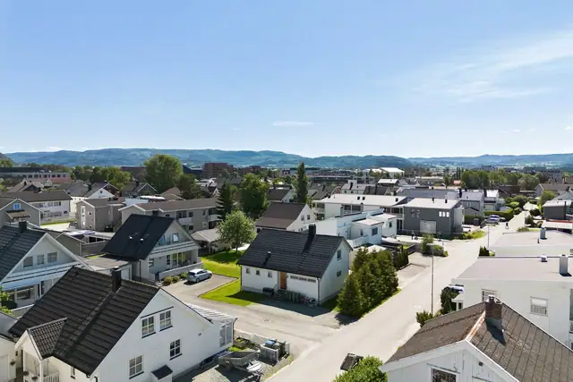 Enebolig på Stokmoen med attraktiv beliggenhet.