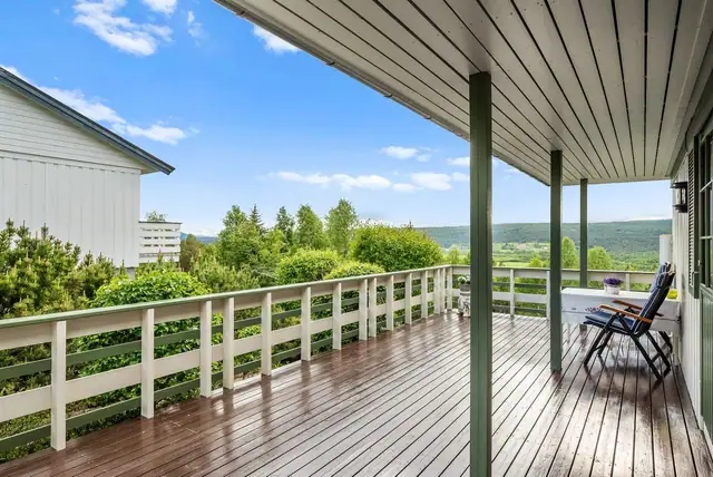 Langseth - Very well maintained, spacious detached house! Nicely landscaped plot with good sun and views! — image 6