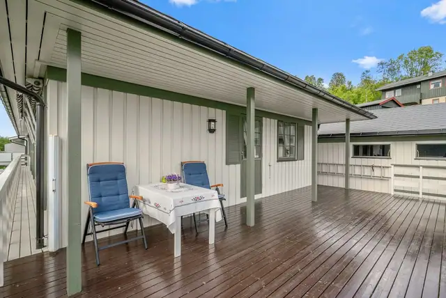 Langseth - Very well maintained, spacious detached house! Nicely landscaped plot with good sun and views! — image 7