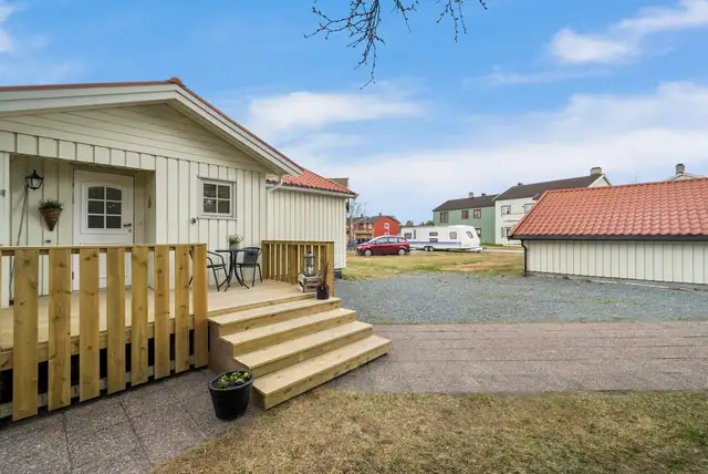 Praktisk & sentral enebolig beliggende med gangavstand til Røros sentrum! 3 soverom og 2 bad. — bilde 3