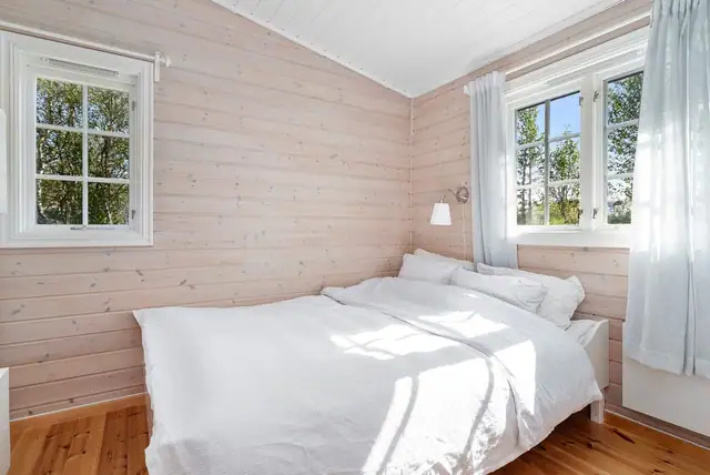 Koselig hytte med flott utsikt mot Djupsjøen og fjellene i bakgrunnen. Anneks. Uthus. Selges møblert. — bilde 10