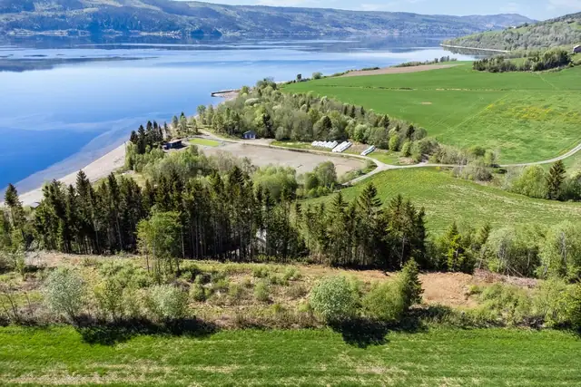 Det er en moderne og fleksibel reguleringsplan for område, slik at man har mange muligheter når det kommer til å velge fritidsbolig. Maks tillatte bebygd areal på tomta er 40% av t