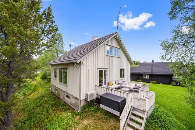 Enebolig med fantastisk beliggenhet ved brekkfjorden! Tomt på over 1400 kvm med Kort vei til Glåmos & Røros. — bilde 7