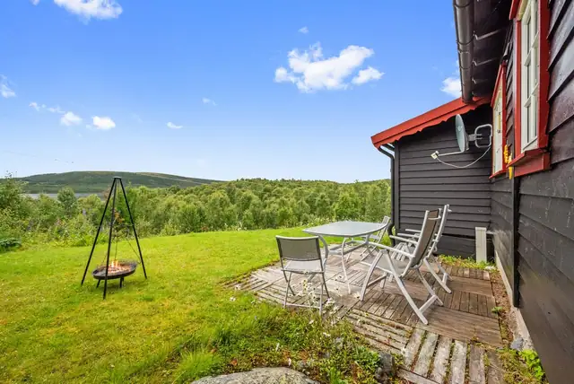 En sjarmerende fritidsbolig med kort vei til Røros og utsikt mot Storhittersjøen! Selges møblert! — bilde 10