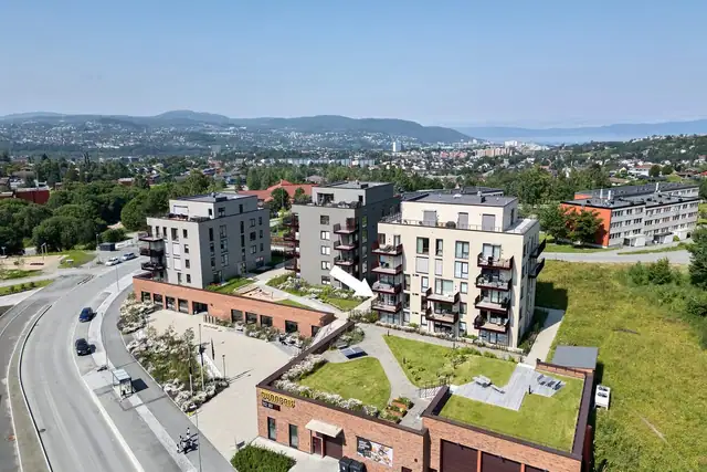 Her kan du se leilighetens plassering i "2" etasjen som vender ut som et pent uteområde.