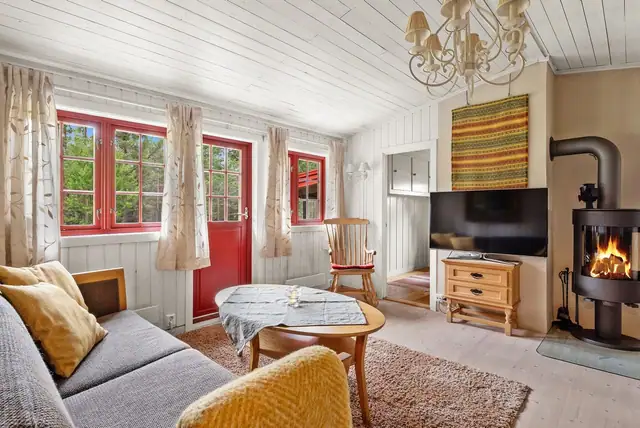 Naturskjønn & sjarmerende hytte på Røros. Ca 3. km fra sentrum. Vedovn. Bilvei helt frem. Innlagt strøm, vann og avløp. — bilde 6