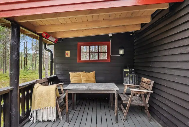 Naturskjønn & sjarmerende hytte på Røros. Ca 3. km fra sentrum. Vedovn. Bilvei helt frem. Innlagt strøm, vann og avløp. — bilde 9