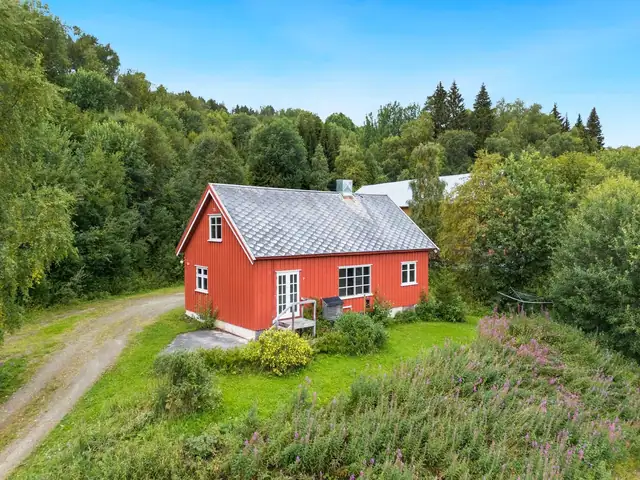 Koselig enebolig med meget sentral beliggenhet i Tolga sentrum. Nytt kjøkken i 2021. — bilde 1