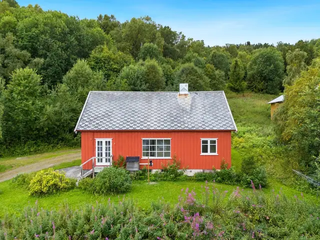 Koselig enebolig med meget sentral beliggenhet i Tolga sentrum. Nytt kjøkken i 2021. — bilde 2