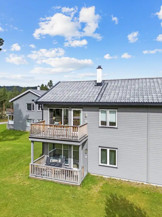 Meget pen, sentrumsnært og moderne leil. I 2.ETG. Høy standard. Solrik uteplass. Garasje! — bilde 3