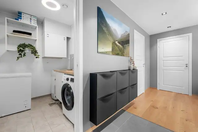 Meget pen, sentrumsnært og moderne leil. I 2.ETG. Høy standard. Solrik uteplass. Garasje! — bilde 9