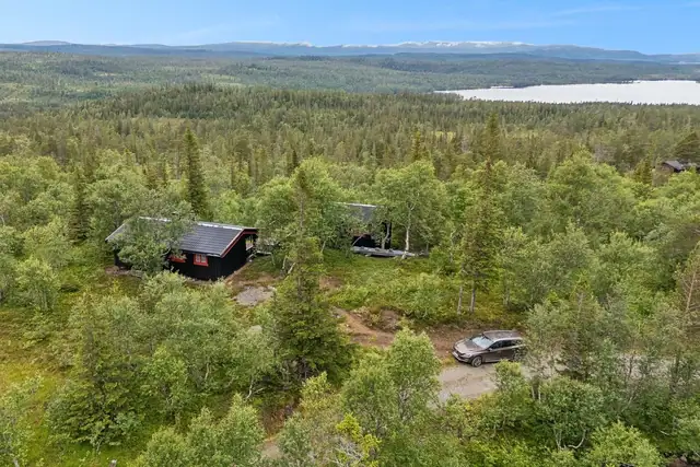 Velkommen til Kolsetvollvegen 173! Hytte med nydelig utsikt og idyllisk beliggenhet | Bilvei helt frem | Solrikt — bilde 1