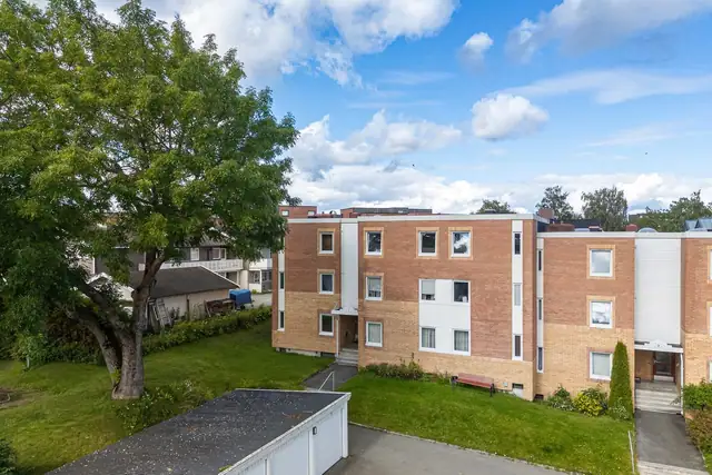 2-room flat in a corner position | Sunny outdoor area | Parking possible | In need of upgrading | Two storage rooms — image 12