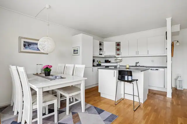 Attractive, well-kept 3-room flat - Large roof terrace with good sun and views - Garage - Built 2010 — image 10