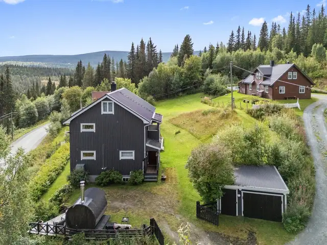 Velholdt enebolig og hytteeiendom. Flotte uteområder. Gode solforhold. Badstue. 5 soverom. — bilde 9