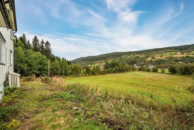 Sjarmerende & naturskjønn enebolig. Ca. 1,8 km fra sentrum. Innholdsrik planløsning. Gode solforhold. 5 soverom. — bilde 6